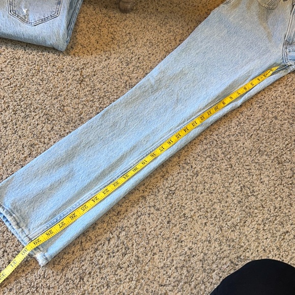 Abercrombie and Fitch, the 90s Street ultra high-rise - Picture 7 of 13